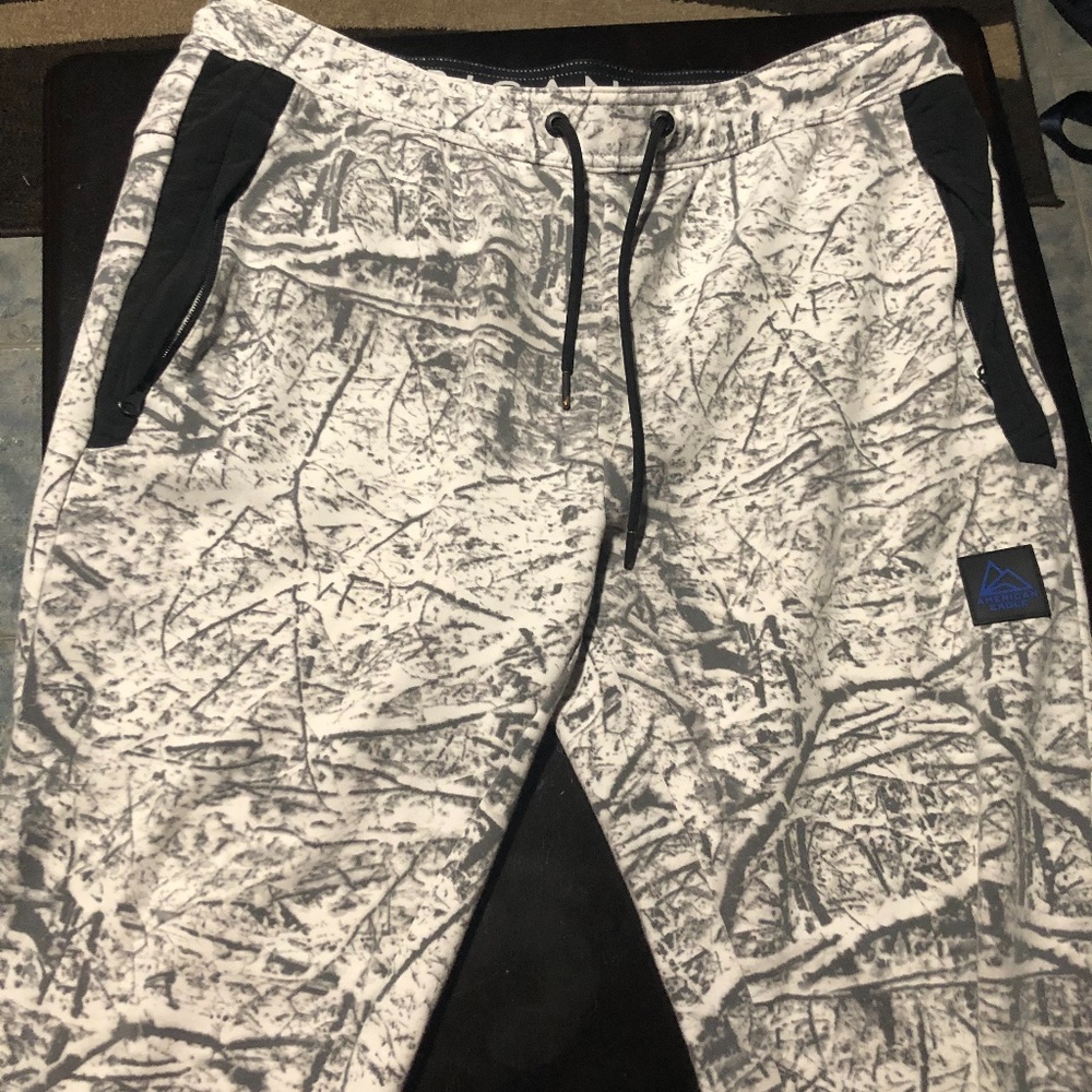 AE Winter Camo joggers